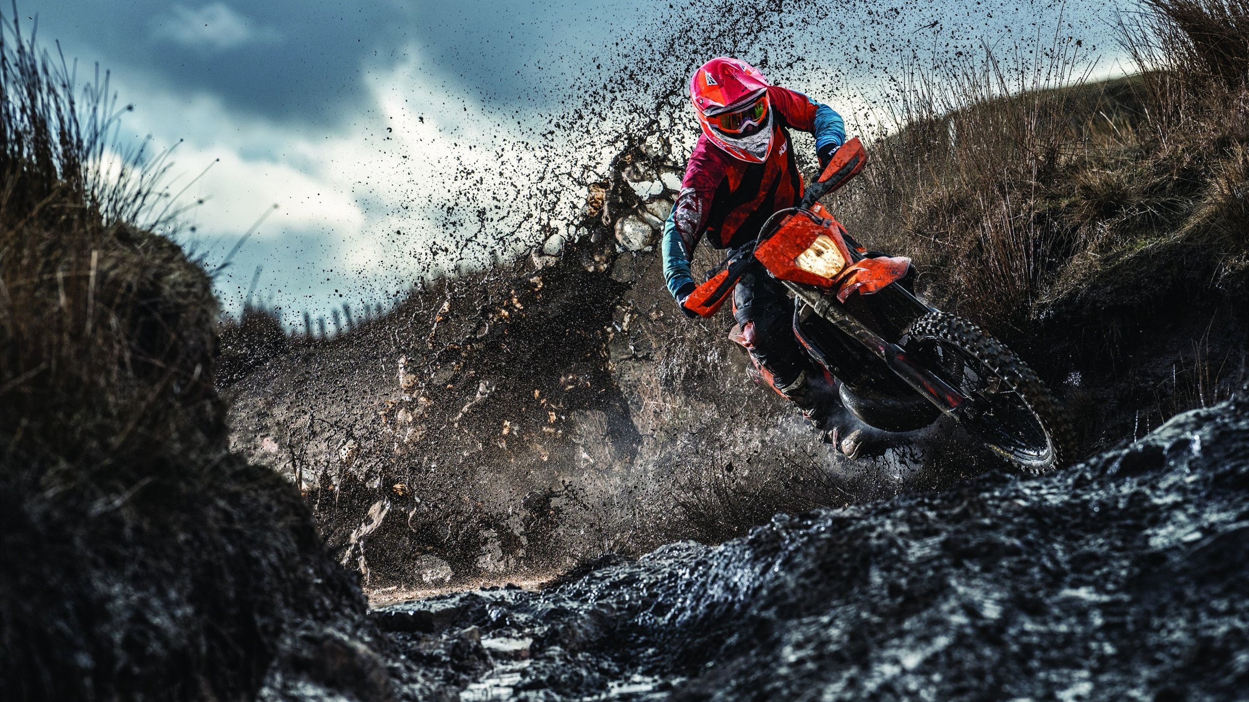 “青少年足球公益活动在边远地区落地,普及足球运动”,开展青少年足球运动的意义